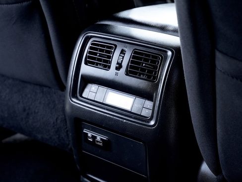 Used 2019 Nissan Pathfinder SV image 19