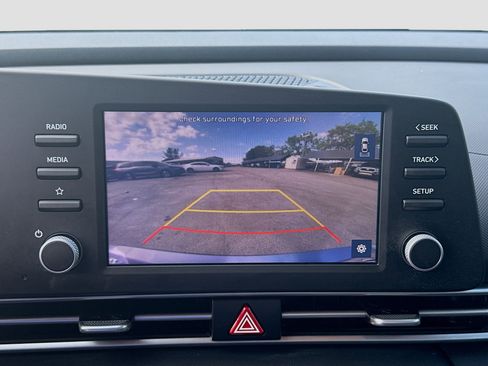 Used 2023 Hyundai Elantra SE image 11