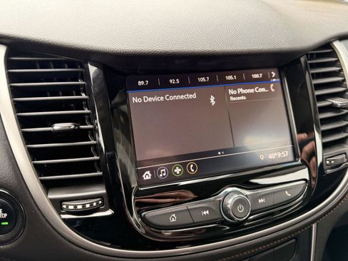 Used 2020 Chevrolet Trax LT w/ LT Convenience Package image 18