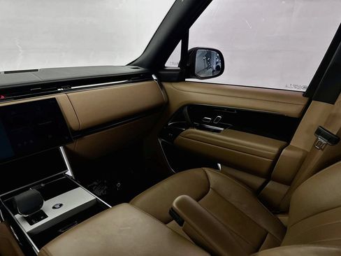 Used 2025 Land Rover Range Rover SE AWD/4WD image 24