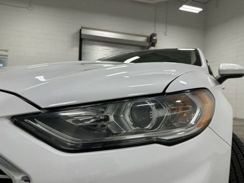 Used 2020 Ford Fusion SE FWD image 11