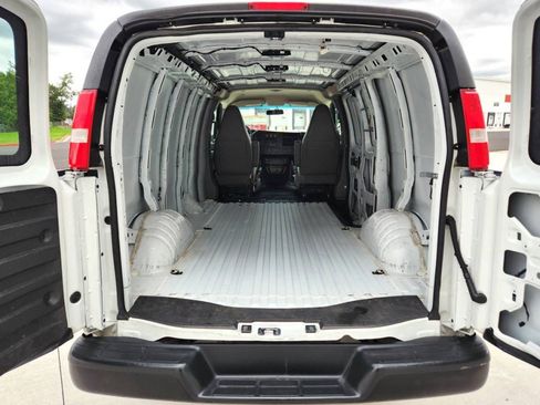 Used 2018 Chevrolet Express 2500 RWD image 10
