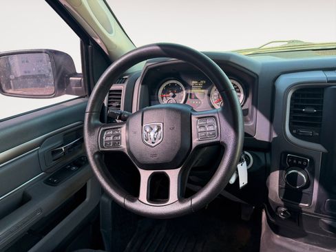 Used 2016 RAM 1500 Express RWD image 12