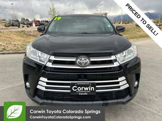 Used 2019 Toyota Highlander XLE FWD video 2
