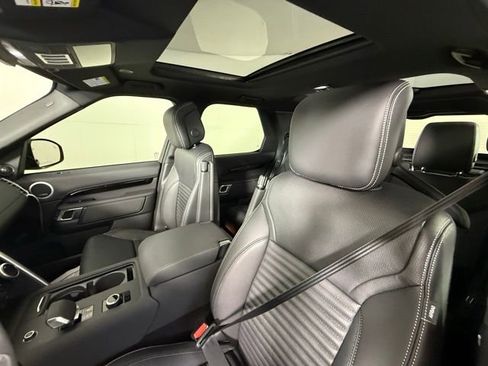 New 2025 Land Rover Discovery S image 12