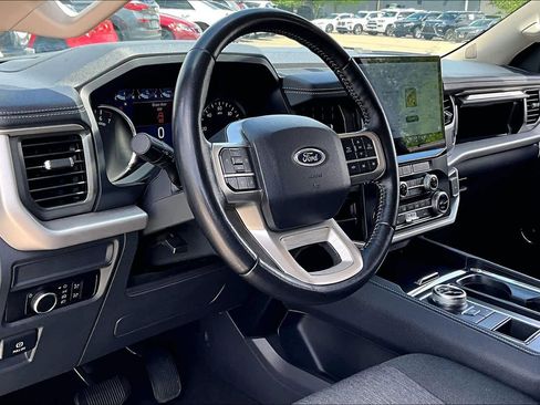 Used 2024 Ford Expedition XLT image 16