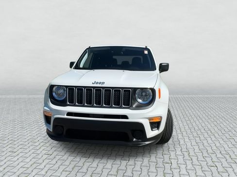 Used 2023 Jeep Renegade Latitude AWD/4WD image 3