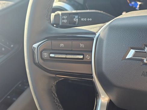 Used 2025 Chevrolet Colorado ZR2 w/ Technology Package AWD/4WD image 25