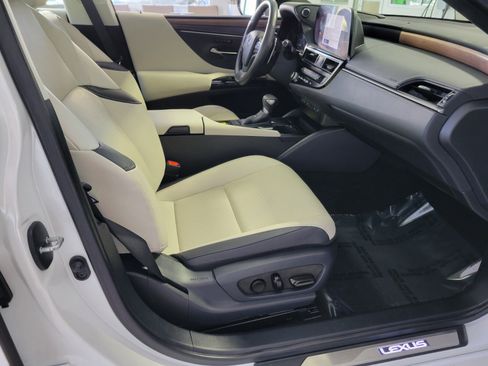 Certified 2024 Lexus ES 350 w/ Premium Package image 17