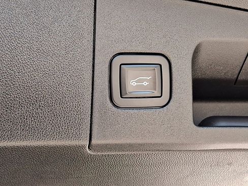 Used 2018 Cadillac XT5 Luxury w/ Driver Awareness Package image 29