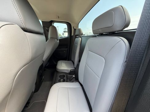 Used 2021 Chevrolet Colorado W/T RWD image 5
