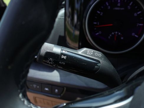 Certified 2022 Kia Carnival EX FWD image 27