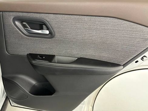 Used 2023 Nissan Rogue SV FWD image 37