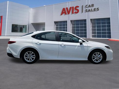 Used 2025 Toyota Camry LE FWD image 5