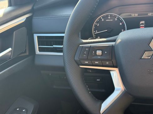 New 2025 Mitsubishi Outlander SE image 10