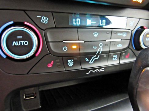 Used 2016 Ford Focus Electric Hatchback FWD image 20