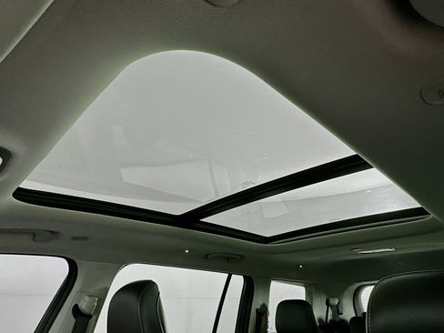 Used 2023 Jeep Grand Cherokee L Limited w/ Black Appearance Package image 26