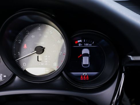 Certified 2022 Porsche Macan S image 15