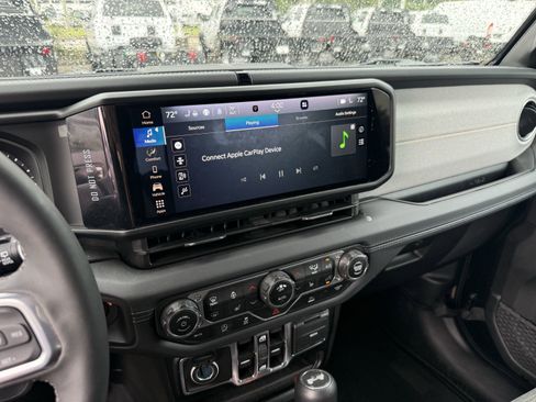Used 2025 Jeep Wrangler Unlimited Sahara AWD/4WD image 20