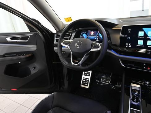 Used 2024 Volkswagen Atlas Peak Edition SEL AWD/4WD image 33