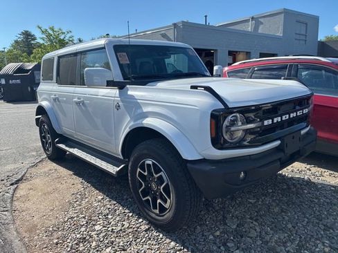 Certified 2025 Ford Bronco Outer Banks AWD/4WD image 1