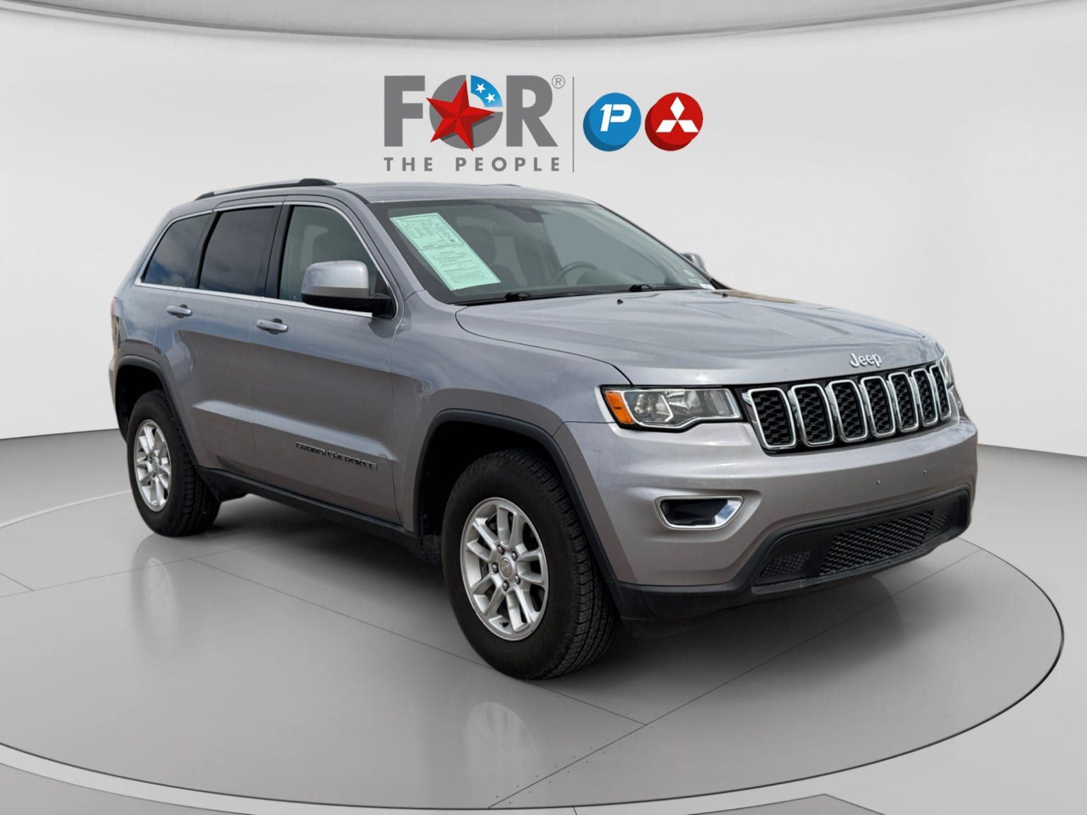 Used 2019 Jeep Grand Cherokee Laredo AWD/4WD image 7