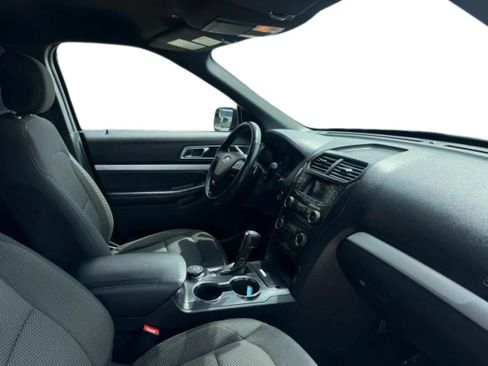 Used 2017 Ford Explorer XLT AWD/4WD image 18