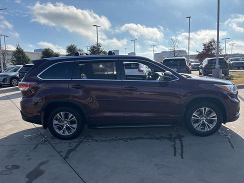 Used 2015 Toyota Highlander XLE image 4