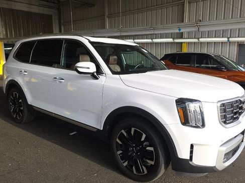 Used 2024 Kia Telluride SX w/ Towing Package AWD/4WD image 2