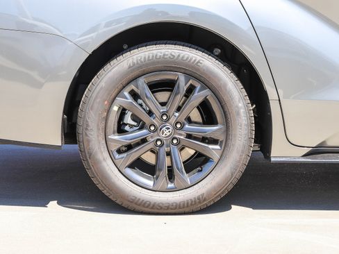 New 2026 Toyota Sienna XSE AWD/4WD image 11