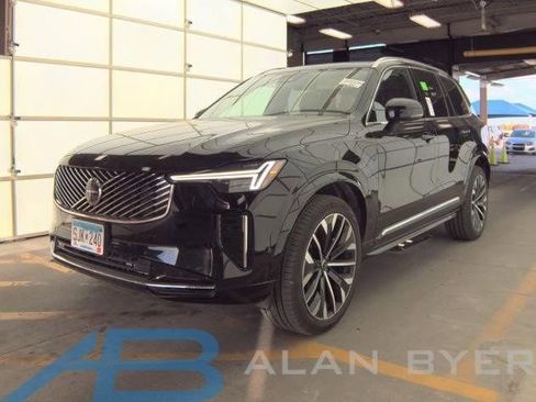 Used 2025 Volvo XC90 B6 Plus image 1