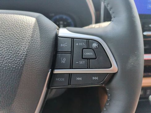 Used 2026 Toyota Highlander Platinum AWD/4WD image 19