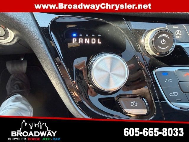 New 2027 Chrysler Pacifica Select FWD image 20
