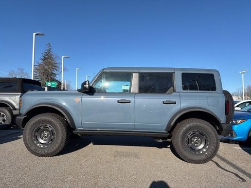 New 2025 Ford Bronco Badlands image 4
