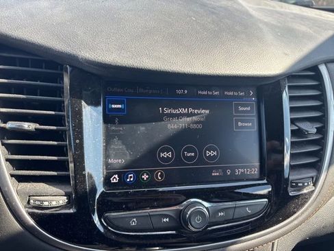 Used 2021 Chevrolet Trax LT w/ Premium Seat Package image 17