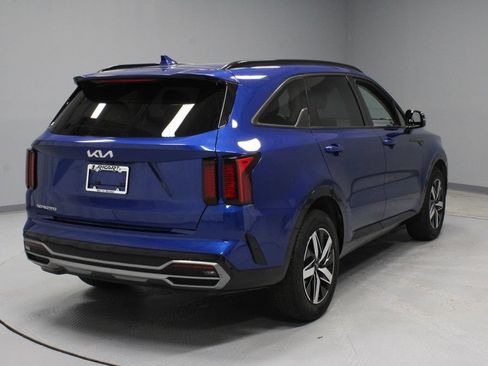 Used 2023 Kia Sorento S w/ Panoramic Sunroof Package FWD image 12