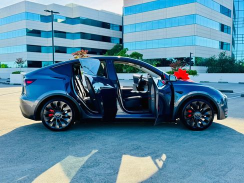 Used 2023 Tesla Model Y Performance AWD/4WD image 30