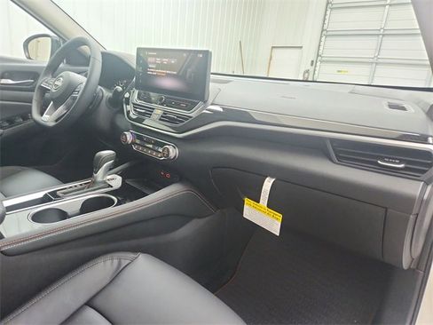 New 2025 Nissan Altima 2.5 SR w/ SR Premium Package image 39