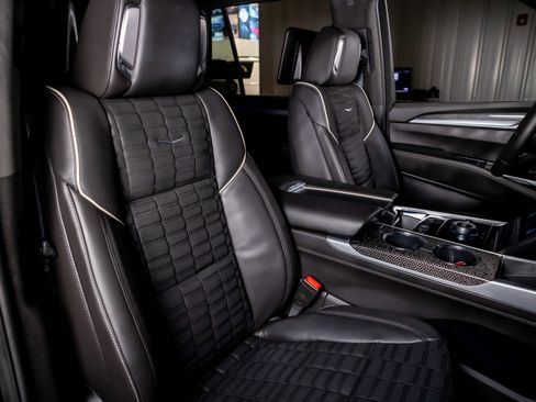 Used 2025 Cadillac Escalade V w/ LPO, ONYX Package image 21