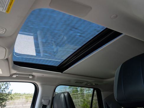 Used 2025 Lincoln Navigator L Reserve image 28