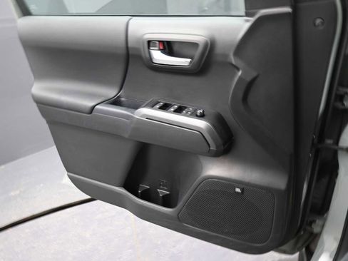 Used 2023 Toyota Tacoma TRD Off-Road image 11