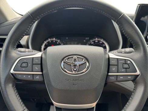 Used 2023 Toyota Highlander XLE AWD/4WD image 20