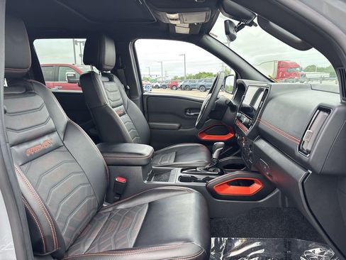 Certified 2025 Nissan Frontier PRO-4X w/ Pro Premium Package AWD/4WD image 18