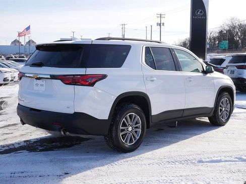 Used 2023 Chevrolet Traverse LT w/ Rear Camera Mirror Package image 5