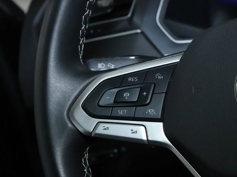 Used 2024 Volkswagen Tiguan SE image 23