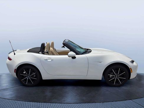 New 2026 MAZDA MX-5 Miata Grand Touring RWD image 2
