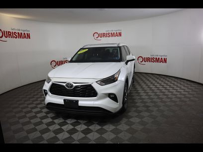 Used 2023 Toyota Highlander XLE