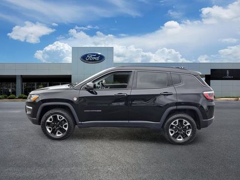 Used 2018 Jeep Compass Trailhawk w/ Leather Interior Group AWD/4WD image 2