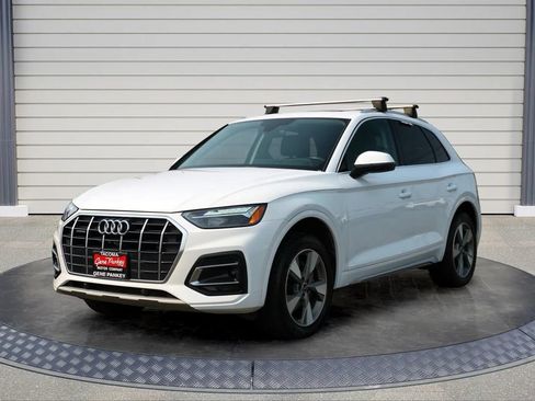 Used 2023 Audi Q5 2.0T Premium w/ Convenience Package AWD/4WD image 3