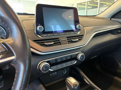 Used 2024 Nissan Altima 2.5 SR FWD image 18